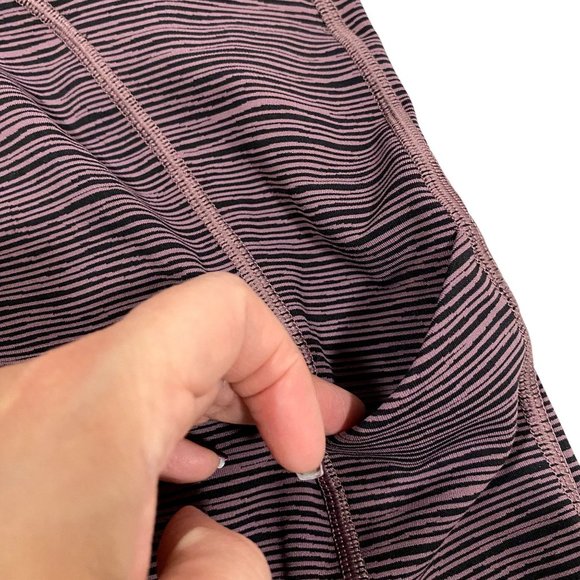 Athleta Ultimate Linear Lines Capri Black Volcanic Violet Size Small - Picture 10 of 10